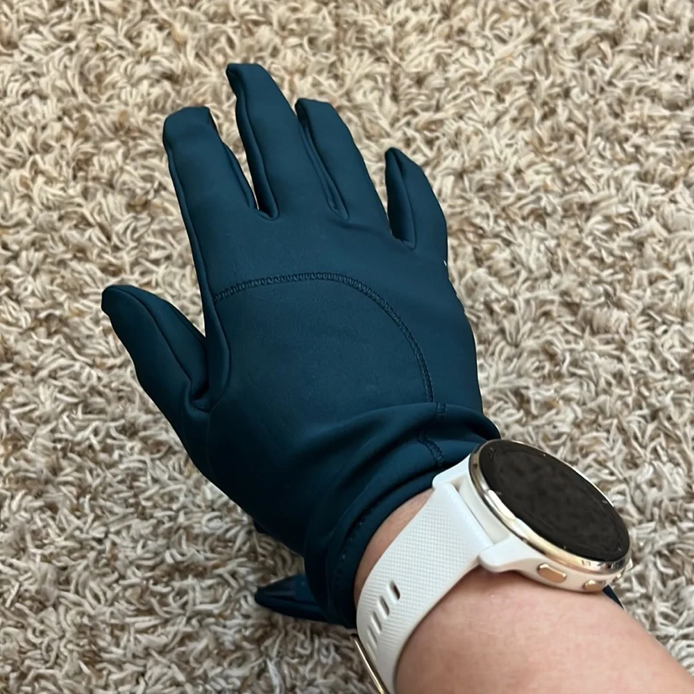 Lululemon Women's Run for It All Gloves 
Tech NWT Size M/L - Picture 10 of 12